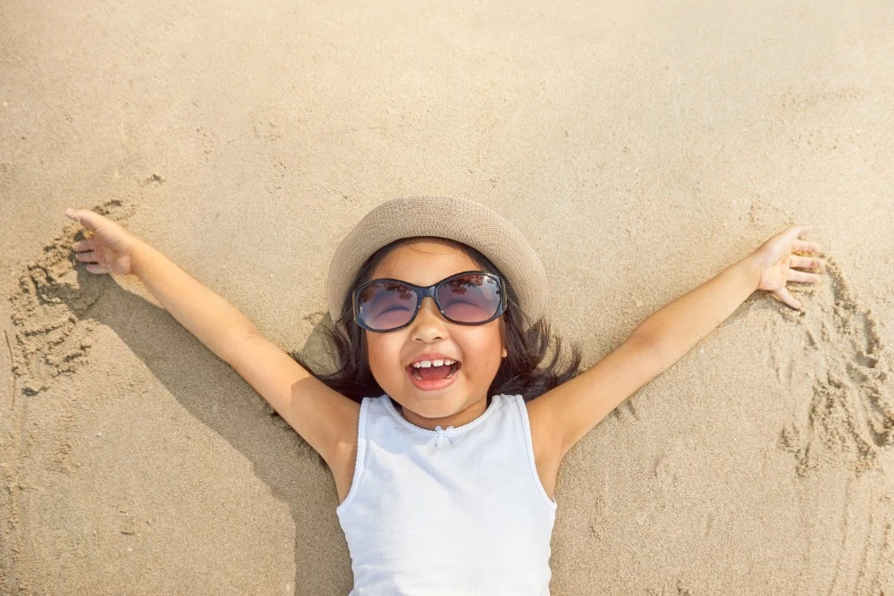 Looking for fun seasonal activities for kids? Have fun all year long with these creative ideas–from winter crafts to solar s’mores!